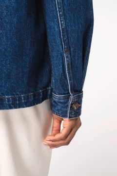 Unisex-Jeansjacke mit überschnittenen Schultern, Foto 9