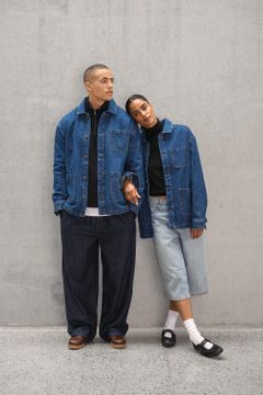Unisex-Jeansjacke mit überschnittenen Schultern, Foto 6